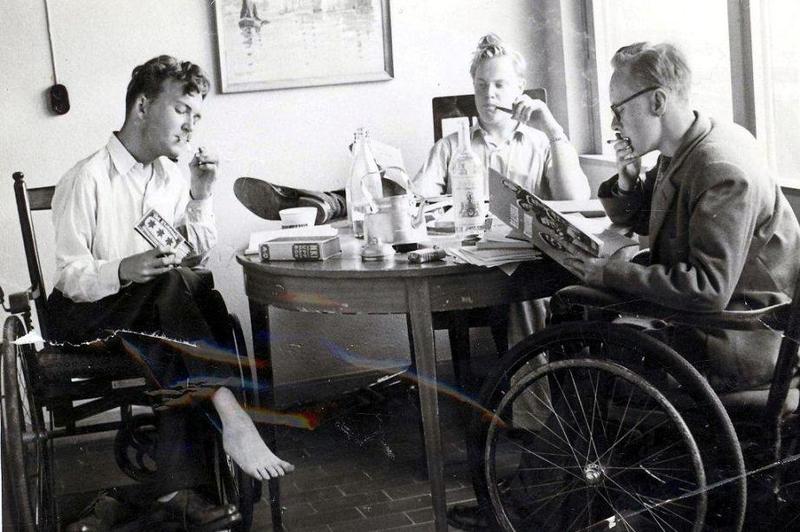 Pluggar i rökrummet på Björnidet 1952.