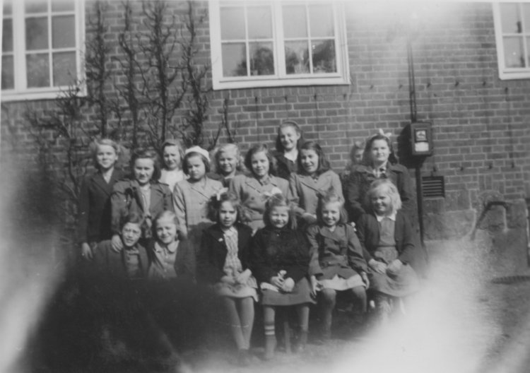 Grupp av flickor på slutet av 1940-talet