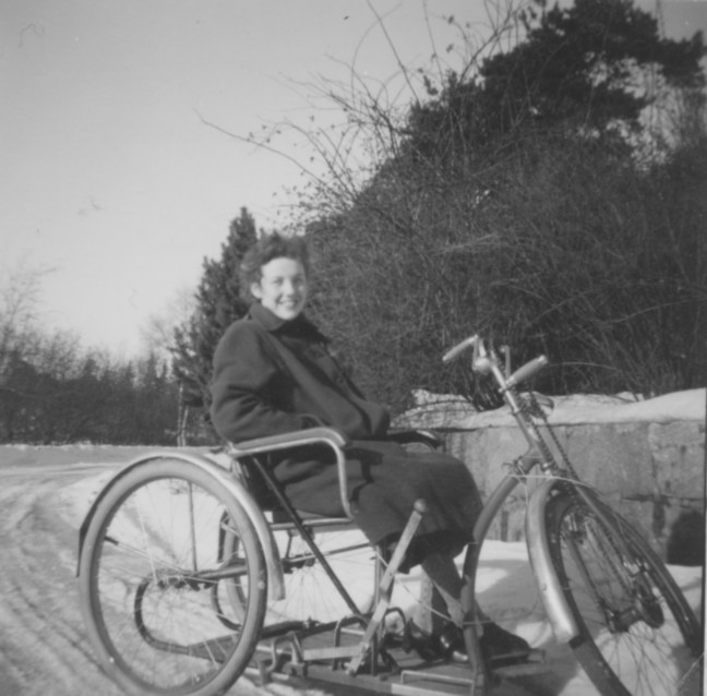 Kerstin Johansson på sin cykel.