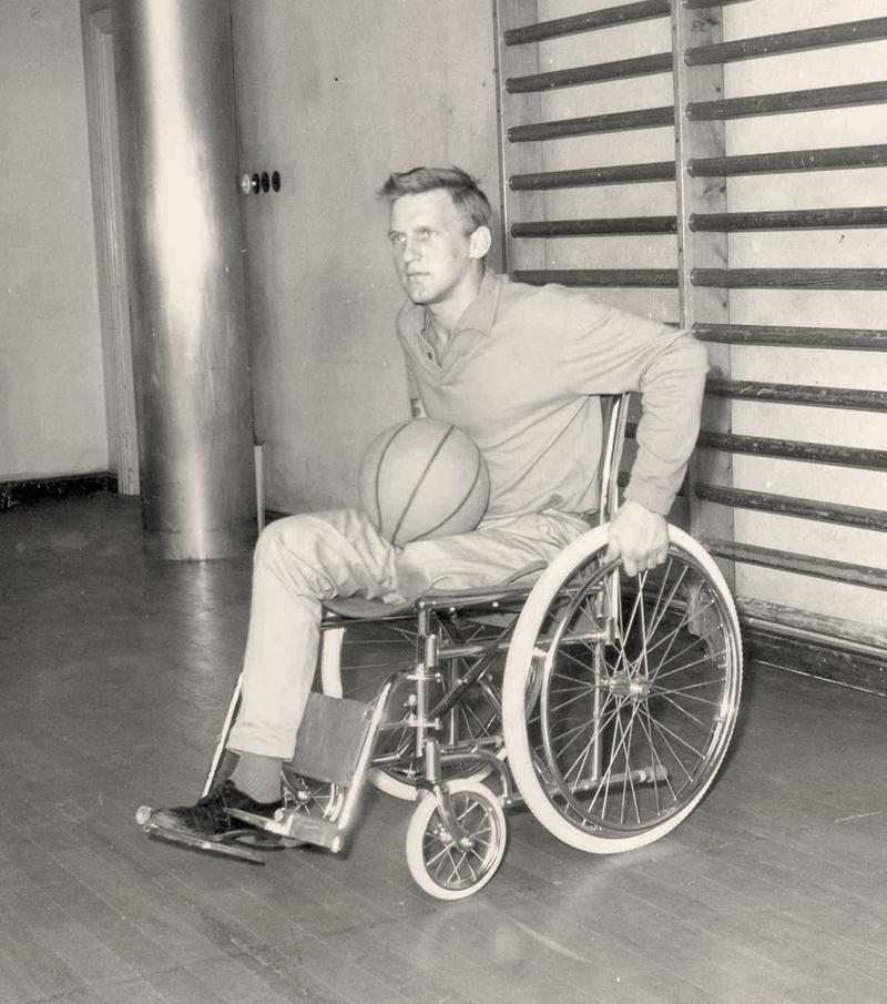 Rune Pettersson provar ny basketstol 1963.